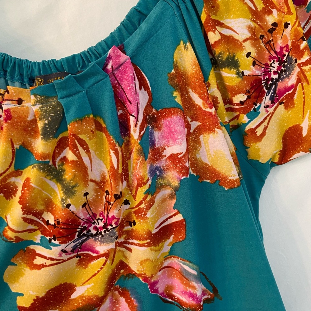Outback Red, Short Sleeved Floral Top, Size M